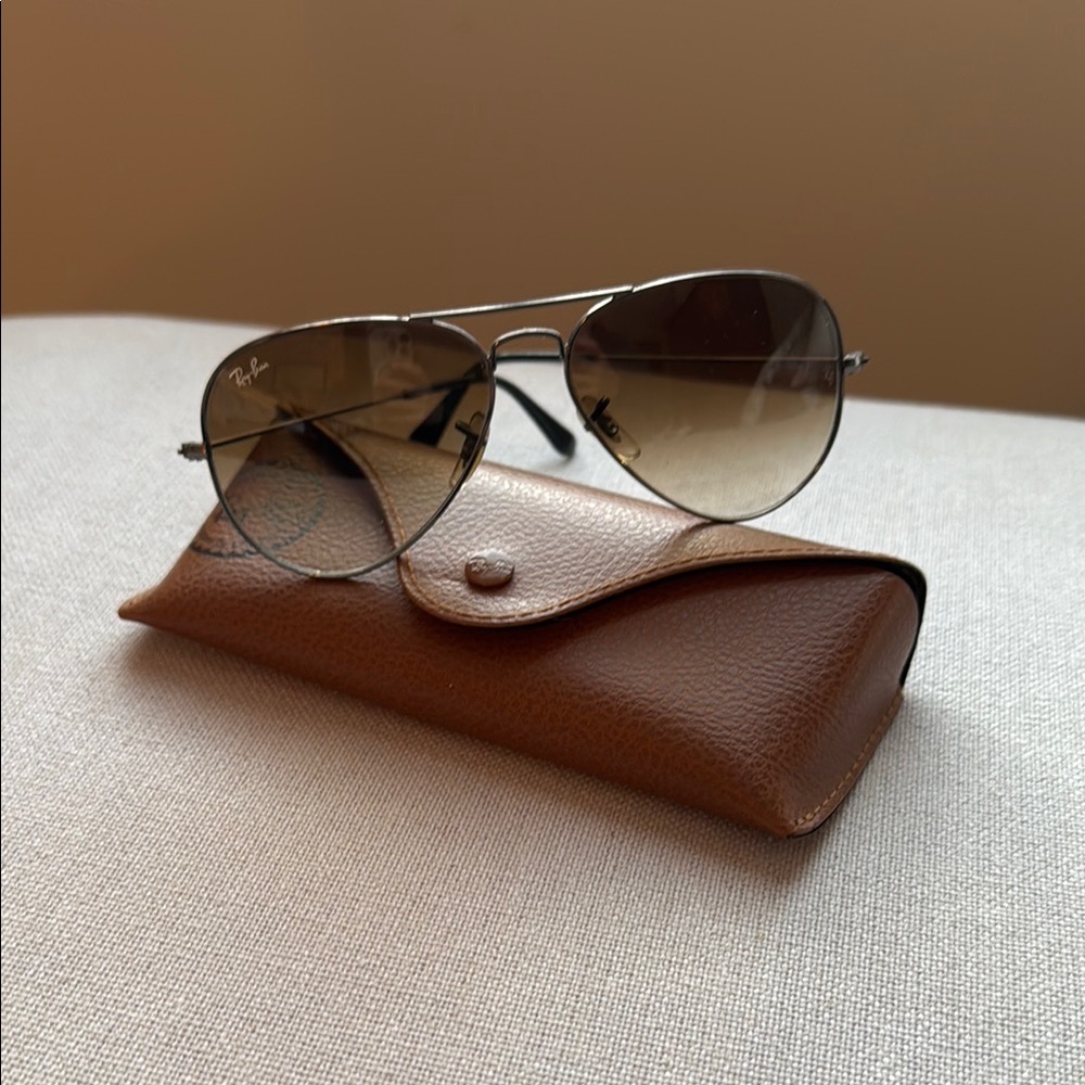 Ray-Ban Aviator Sunglasses with Brown Case